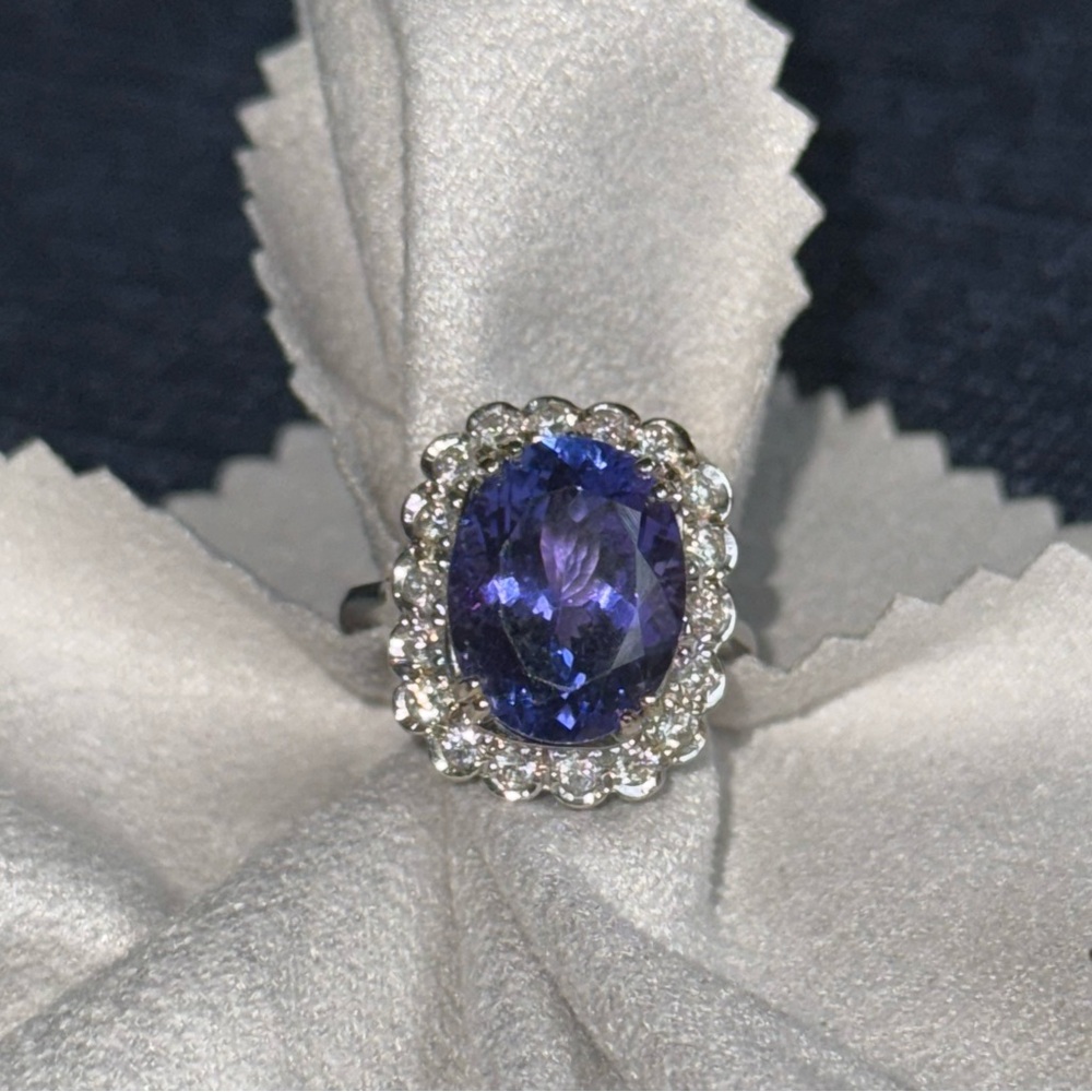 Tanzanite & Diamond ring